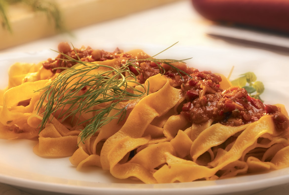 ricetta-fettuccine-al-sugo-rosso-di-fasolari